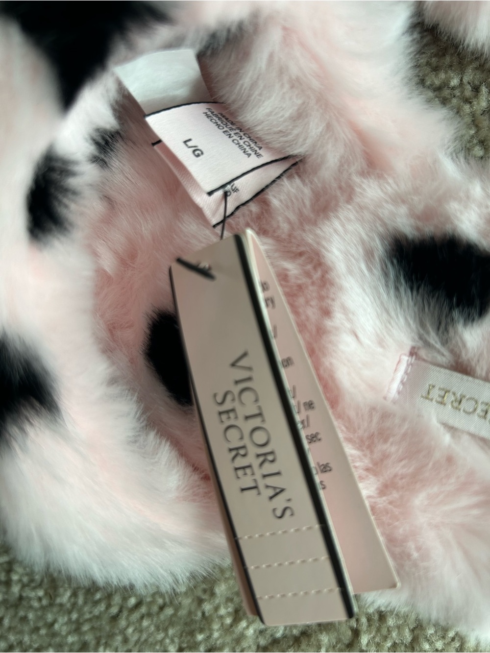 Victoria’s Secret Pink and Black Faux Fur closed toe Slippers sz large (9/10) - Picture 4 of 4
